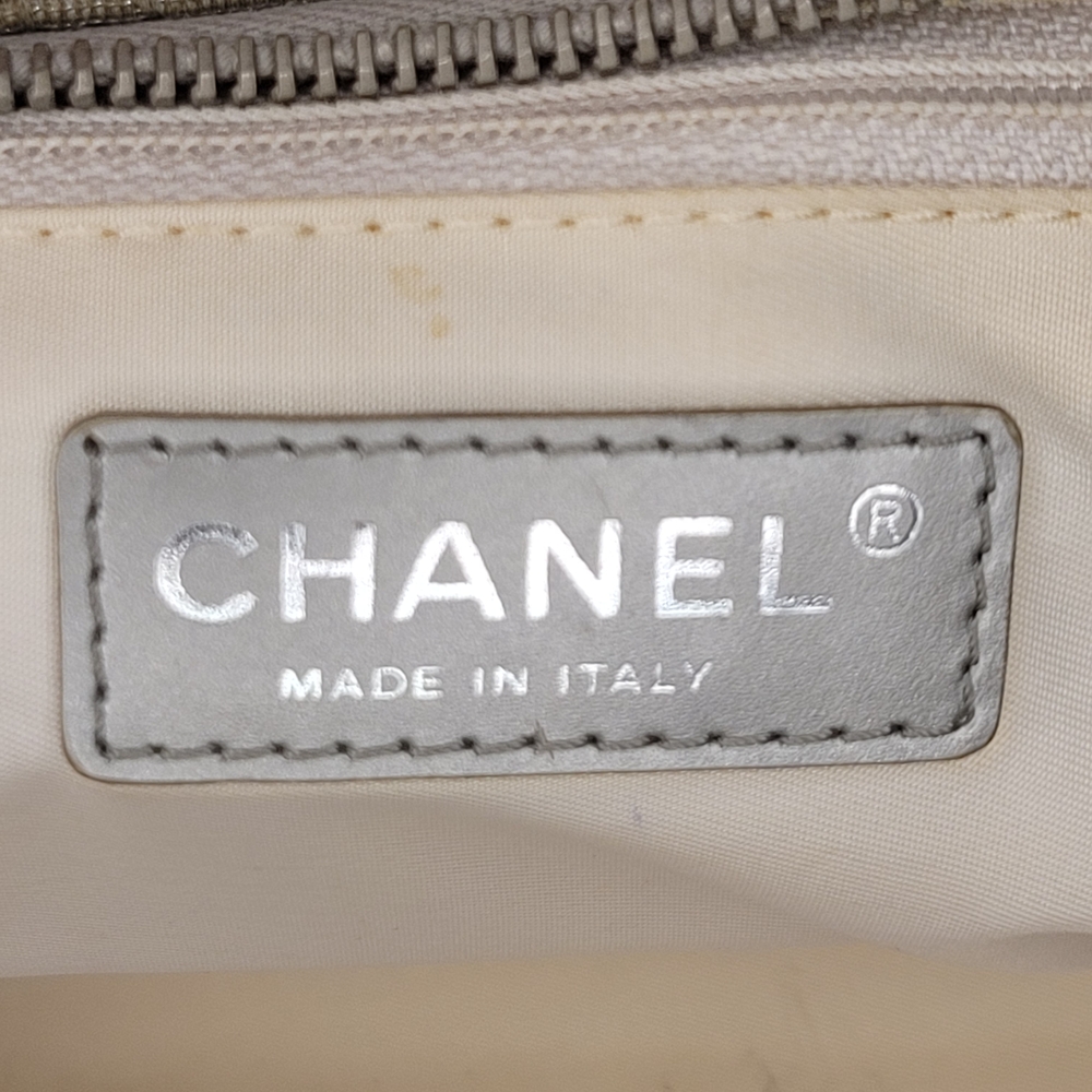 Chanel Quilted Metallic Gray Line Handbag With Certificate Of Authenticity - Picture 8 of 16